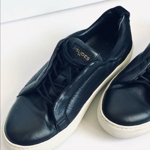 J Slide Women’s Leather sneaker Size 6.5